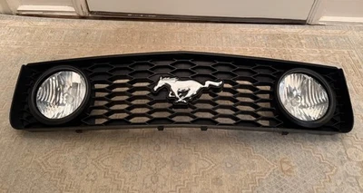 Parrilla delantera Ford Mustang GT 2005-2009 parachoques faros antiniebla OEM faros antiniebla pony Foto 1 de 4