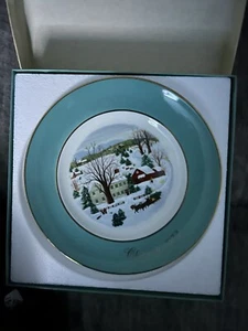 VINTAGE AVON CHRISTMAS PLATE SERIES 1973 CHRISTMAS ON THE FARM NIB - Picture 1 of 2