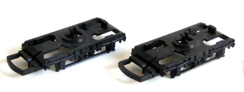 Pair of Hornby BR1 bogie frames for mk1 coaches and others, spares, bogies - Image 1 of 1