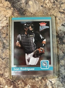 2004 FLEER PLATINUM PLATINUM FINISH #7 Ivan Rodriguez 10/100 - Picture 1 of 4