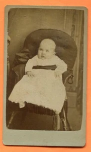 CDV Cleveland, OH, Ritratto di un bambino, di Nock, circa 1870 timbro posteriore - Foto 1 di 3