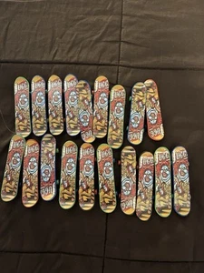 Menge 18 kleine Spielzeug Finger Skateboards mit Juggalo Parodie Kunst Deck Band - Bild 1 von 2