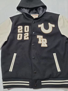 $199 NUOVO True Religion Uomo Large Varsity Letterman Giacca Nero Bianco - Foto 1 di 17
