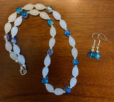 Juego de collar y pendientes de vidrio lágrima redondo y blanco 19" azul/púrpura Foto 1 de 4