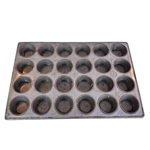 Vintage Lockwood 624 W Metal Muffin Cupcake Pan 24 Heavy Duty - Picture 1 of 7