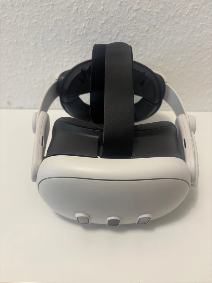 Meta Quest 3 - 128GB VR Headset Only With Battery EliteStrap Oculus Quest 3 - Image 1 of 4