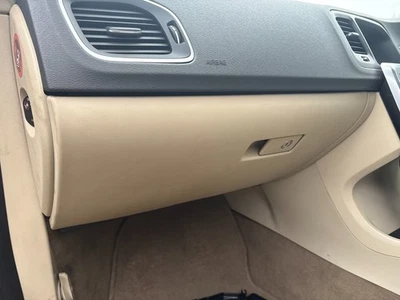 Guantera Volvo V60 2012 Foto 1 de 3