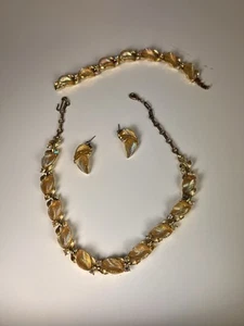 Lisner Gold Tone Iridescent Molded Glass Rhinestone Leaf Link Necklace Earrings - Picture 1 of 9