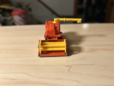 Cosechadora vintage suelta Matchbox  Foto 1 de 4