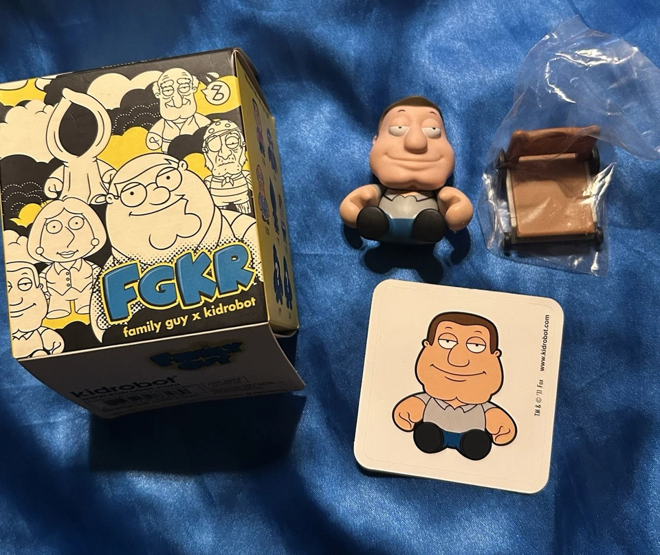 Kidrobot Family Guy Mini Serie 1 - Joe Swanson 1/16 con Accesorios y Caja Foto 1 de 4