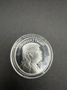 Donald Trump The White House 45th President - 1 oz .999 Fine Silver Round - Picture 1 of 2