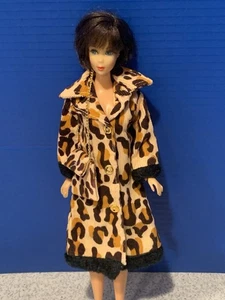Passend für Barbie-Puppen - Mantel mit Tiermotiv & passende Handtasche Hongkong - KEINE PUPPE - Bild 1 von 9