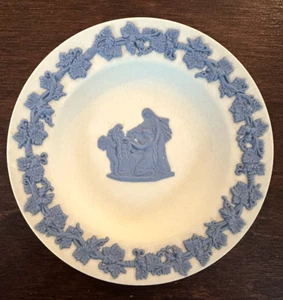 Wedgwood Jasperware Trinket Pin Dish Blue on Cream "Cupid as Oracle" 4.5" RARE - Picture 1 of 5