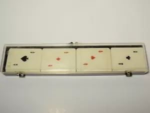 Vintage Ass Karten Schläger Diamant Pik Herzen Kunststoff Streichholz Box Safe Halter *wie besehen* - Bild 1 von 12