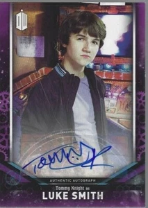 Tarjeta coleccionable con autógrafo de Tommy Knight - Doctor Who Signature Series 2018 - Imagen 1 de 2