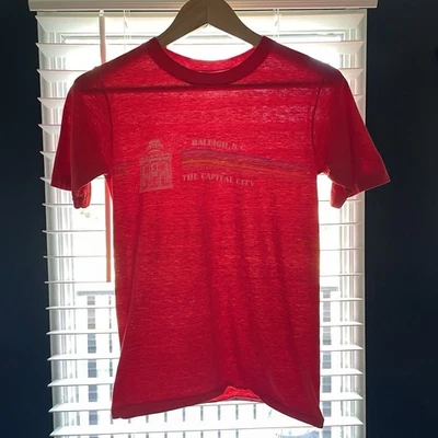 Camiseta Vintage Velva Sheen Arco Iris Rayas Para Hombre Talla XS Raleigh NC 1970s Foto 1 de 4