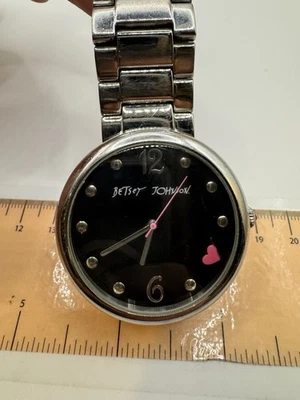 Reloj mujer Betsey Johnson negro y plateado - Funciona Foto 1 de 4