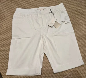 Neu mit Etikett ~ Melissa McCarthy Seven7 ~ Damen 18W ~ weiße Denim Jeans Bermuda Shorts mit Manschette - Bild 1 von 4