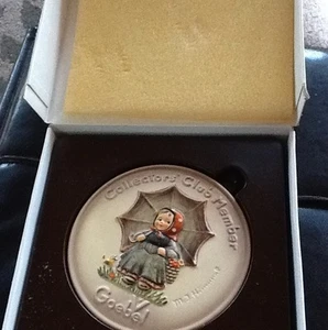 MJ Hummel Goebel Collector's Club Special Edition Regenschirm Mädchen Blumenkorb #2 - Bild 1 von 5