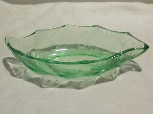 Plato encurtido de hoja lunar Heisey Twist con grabado - Imagen 1 de 2