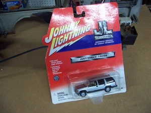 Chevrolet Tahoe 1997, Johnny Lightning, colección JL, 1:64, tocando mantis, Chevy - Imagen 1 de 5