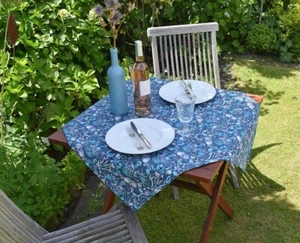 Tischdecke Provence 85x85 cm blau weiß Blumen Jacquard Gobelinart aus Frankreich - Picture 1 of 5