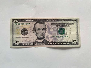 Billete de cinco dólares 2017 papel moneda real de 5 dólares Estados Unidos PB 26030608 A - Imagen 1 de 3