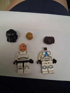 Lego Minifiguren Lot 2 Trooper Körper, Leias Haare C3po Kopf & schwarzer Hemet - Bild 1 von 6