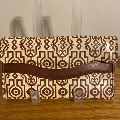 Cartera de cuero sintético marrón y crema vintage de los años 60 Foto 1 de 4