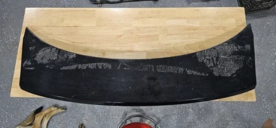 Tapa de puerta levadiza trasera negra nieve Kia Stinger 18-23 OEM P/N 87210-J5000 Foto 1 de 4