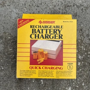 Vintage Eveready Rechargeable BATTERY CHARGER Model FCC4 Quick Charging 1988 New - Picture 1 of 3