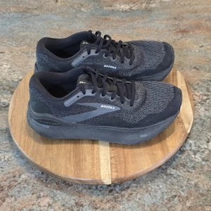Brooks Ghost Max schwarz – Damengröße 7,5 – sportliche Lauf-Trainingsschuhe - Bild 1 von 12