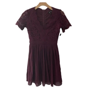 LULUS Angel in Disguise Burgunderrot Spitze Skaterkleid Gr. Klein - Bild 1 von 12