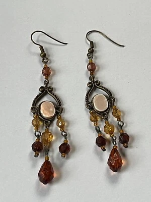 Araña larga antigua en tono dorado con cuentas de plástico amarillo y bronce pendientes colgantes Foto 1 de 4