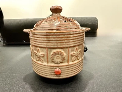 RETIRED Cottagecore Yankee Candle Electric Tart Wax Warmer Daisies Vented Lid - Image 1 of 4