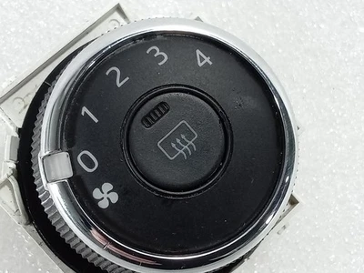 Переключатель управления вентилятором обогревателя Toyota RAV4 72315 A 2016-2018 годов выпуска - Изображение 1 из 4