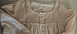 Vintage Nachthemd pfirsichfarben knielang mit Spitzenbesatz - süß und bequem! - Bild 1 von 5