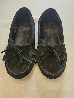 Zapatillas Minnetonka para mujer mocasines de cuero negro suela dura zapatos talla 7,5 en muy buena condición Foto 1 de 4