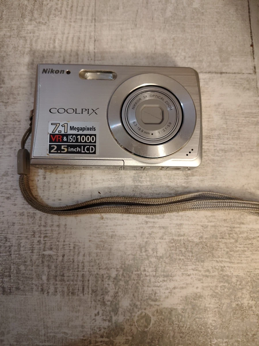 【中古】Nikon COOLPIX S200 シルバー【オールドコンデジ】 中古】Nikon COOLPIX S200 シルバー【オールドコンデジ】