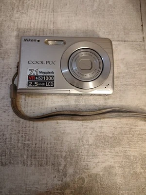 Nikon Coolpix S200 Digital Camera camera Only No Charger!  - Image 1 of 4