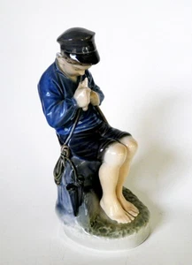VINTAGE 1962 "WHITTLING BOY" BY ROYAL COPENHAGEN - Picture 1 of 4