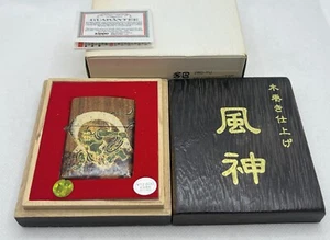 Auth ZIPPO 2006 Limited Edition "" Fujin Wind God"" Holzkoffer Feuerzeug braun - Bild 1 von 11