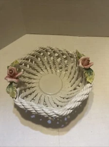 Vintage italienischer Capodimonte weiß geflochtener Korb rosa Rose bis Rose 6" quer Italien - Bild 1 von 7