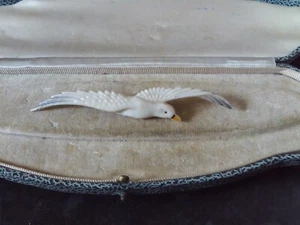 Vintage Art Deco Flying Seagull Celluloid Plastic Brooch 4" or 100 mm tip to tip - Picture 1 of 2