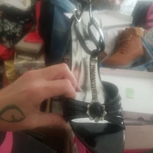 Black heels size 8 - Picture 1 of 6