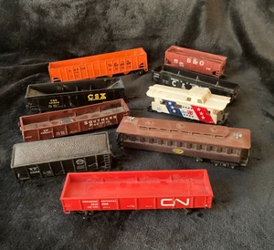 Gruppe von 9 Spur HO Modelleisenbahnwagen.....siehe Fotos...alle im Istzustand - Bild 1 von 8