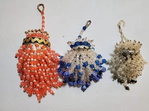 3 Vintage Teekugel Kronleuchter Weihnachten baumelnd Perlen Ornamente rosa blau weiß - Bild 1 von 8