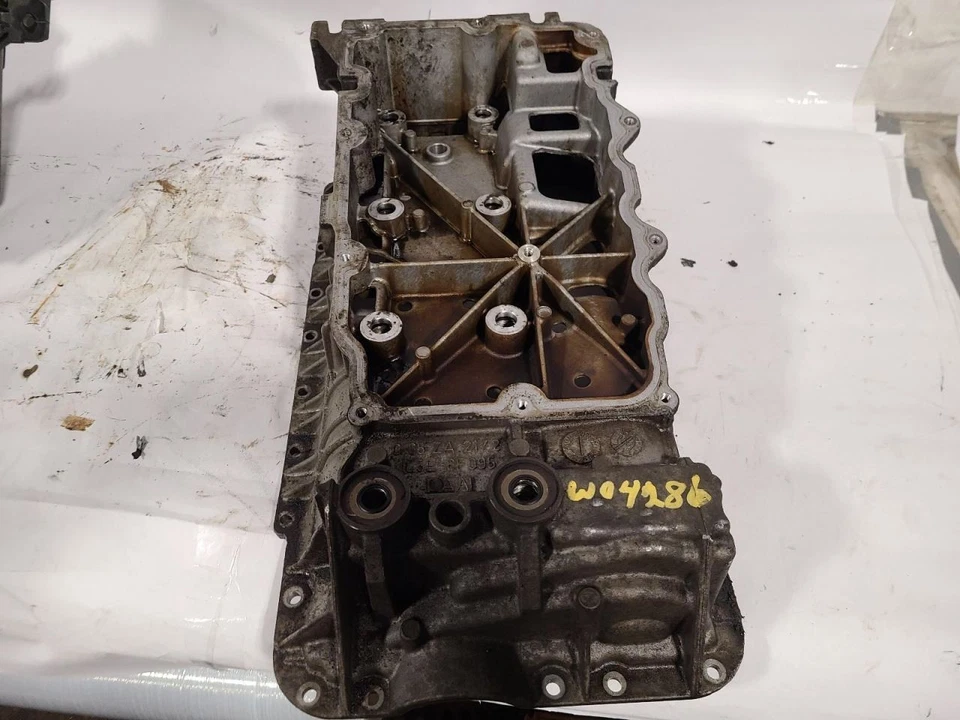 Oil Pan Fits 02-06 SPRINTER 2500 2077144 - Image 1 of 4