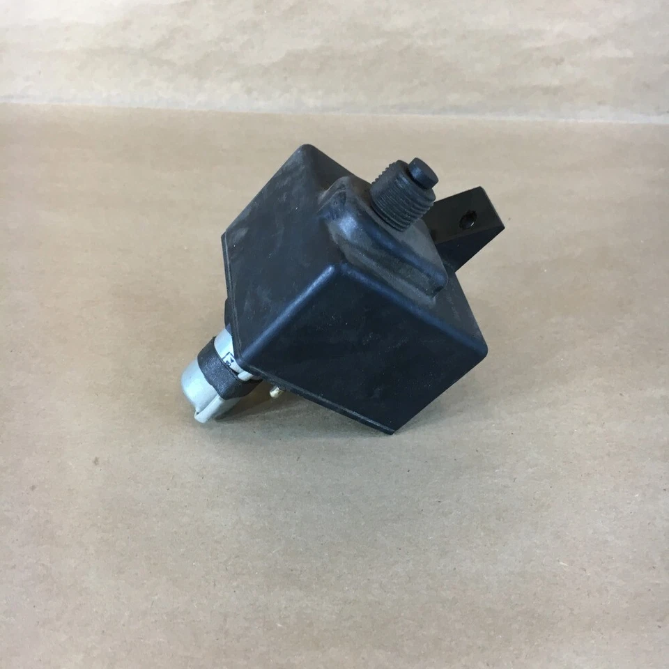 原始设备制造商 1982 - 87 捷豹 XJ6 速度表放大器继电器 VDO 390.101/4/4 原装零件 — 第 1/4 张图片