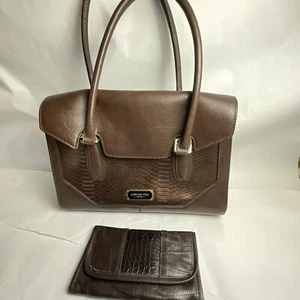 LONDON FOG Brown Leather Purse And Wallet Seven Pocket Bag Alligator Style - Picture 1 of 11